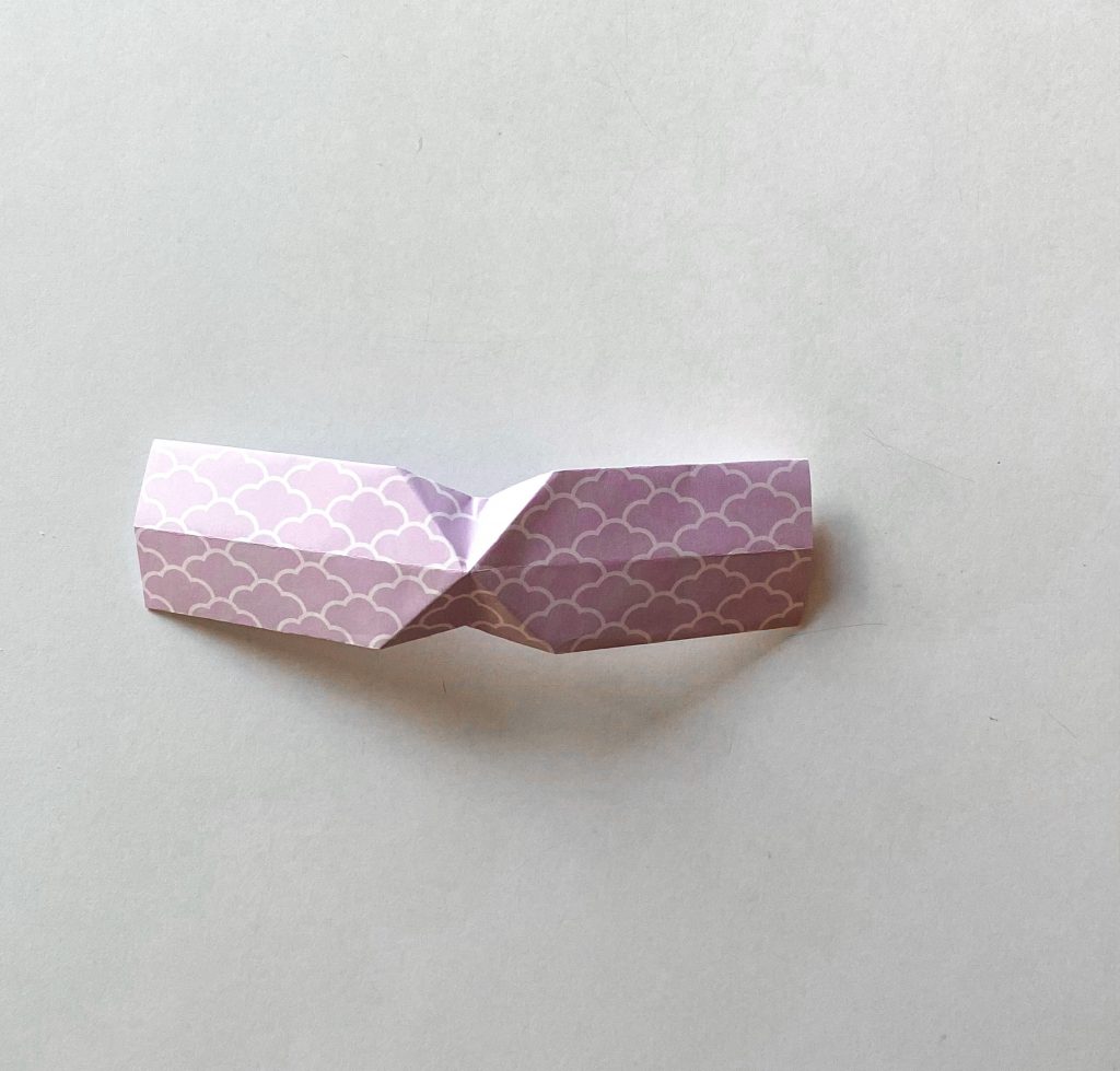 Realizza un fiocco o papillon origami originale e versatile_13_risultato-pieghe-centro